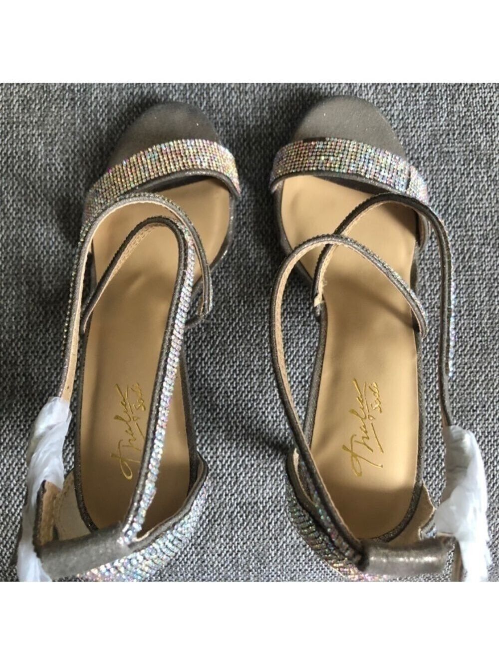 Thalia Sodi Women’s Dress Sandals Shoes Sparkling Golden Wedding Party Heels 6.5 - Picture 16 of 17
